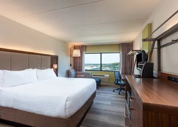 Holiday Inn Express Hauppauge-Long Island hotel thumbnail 6