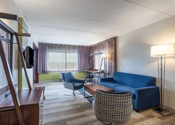 Holiday Inn Express Hauppauge-Long Island hotel thumbnail 7