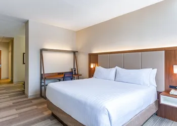 Holiday Inn Express Hauppauge-Long Island hotel thumbnail 8