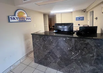 Skylite inn hotel thumbnail 2