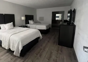 Skylite inn hotel thumbnail 5
