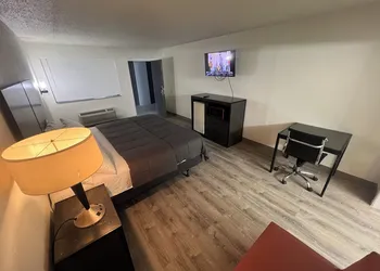 Skylite inn hotel thumbnail 6