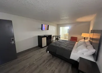 Skylite inn hotel thumbnail 7