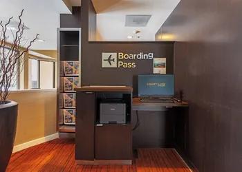 Courtyard by Marriott Toledo Airport Holland hotel thumbnail 2