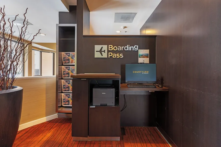 Courtyard by Marriott Toledo Airport Holland hotel detail image 2