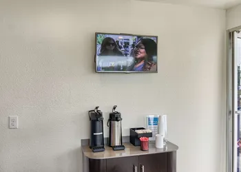 Motel 6 Everett, WA - South hotel thumbnail 2