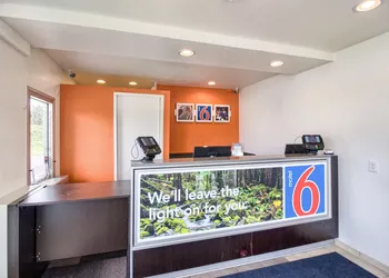 Motel 6 Everett, WA - South hotel thumbnail 3