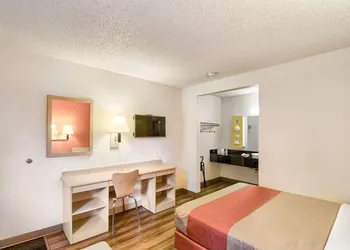 Motel 6 Everett, WA - South hotel thumbnail 5