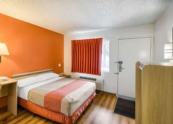 Motel 6 Everett, WA - South hotel thumbnail 6