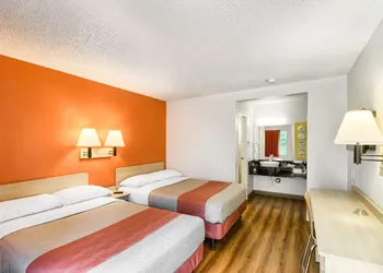 Motel 6 Everett, WA - South hotel thumbnail 8
