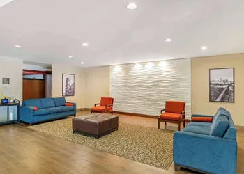 Comfort Suites At Virginia Center Commons hotel thumbnail 8