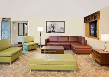 Super 8 by Wyndham St. James hotel thumbnail 2