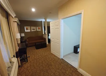 Comfort Inn & Suites Huntington Beach hotel thumbnail 4