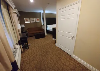Comfort Inn & Suites Huntington Beach hotel thumbnail 5