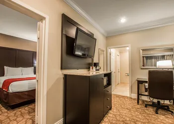 Comfort Inn & Suites Huntington Beach hotel thumbnail 6