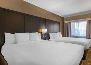 Comfort Inn & Suites Huntington Beach hotel thumbnail 7