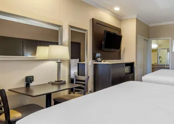 Comfort Inn & Suites Huntington Beach hotel thumbnail 8