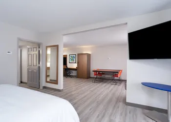 Holiday Inn Express Hotel & Suites Morehead Cty by IHG hotel thumbnail 5