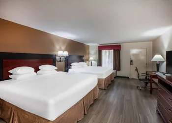 Days Inn & Suites by Wyndham Tyler hotel thumbnail 5