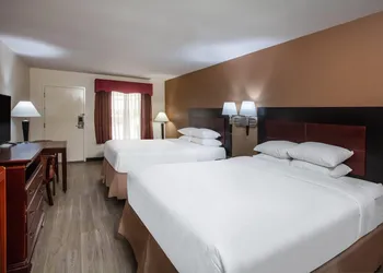 Days Inn & Suites by Wyndham Tyler hotel thumbnail 6