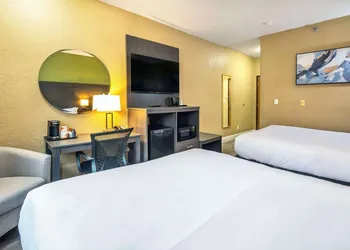 Quality Inn & Suites hotel thumbnail 6