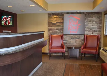 Red Roof Inn Elkhart hotel thumbnail 2