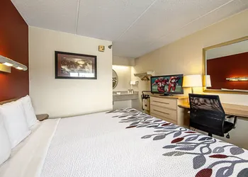 Red Roof Inn Elkhart hotel thumbnail 8