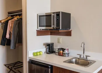 Comfort Suites Springfield-Eugene hotel thumbnail 5
