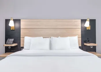 La Quinta Inn & Suites by Wyndham Woodway - Waco South hotel thumbnail 4
