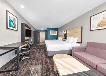 La Quinta Inn & Suites by Wyndham Woodway - Waco South hotel thumbnail 7