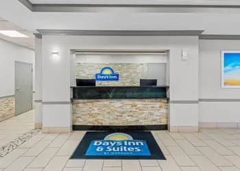 Days Inn & Suites by Wyndham Cedar Rapids hotel thumbnail 3