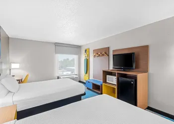 Days Inn & Suites by Wyndham Cedar Rapids hotel thumbnail 4