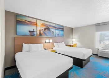 Days Inn & Suites by Wyndham Cedar Rapids hotel thumbnail 5