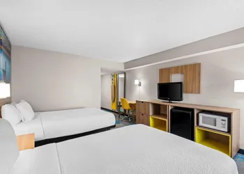 Days Inn & Suites by Wyndham Cedar Rapids hotel thumbnail 7