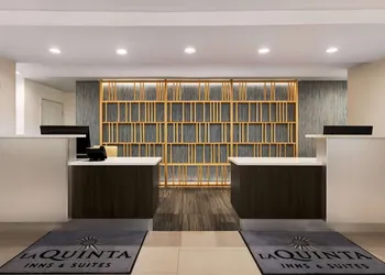 La Quinta Inn & Suites by Wyndham Port Arthur hotel thumbnail 6