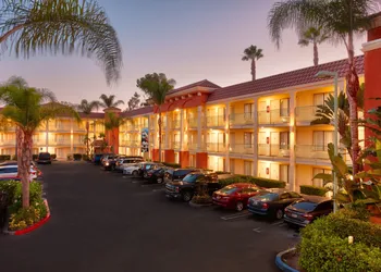Cortona Inn & Suites Anaheim Resort hotel thumbnail 6