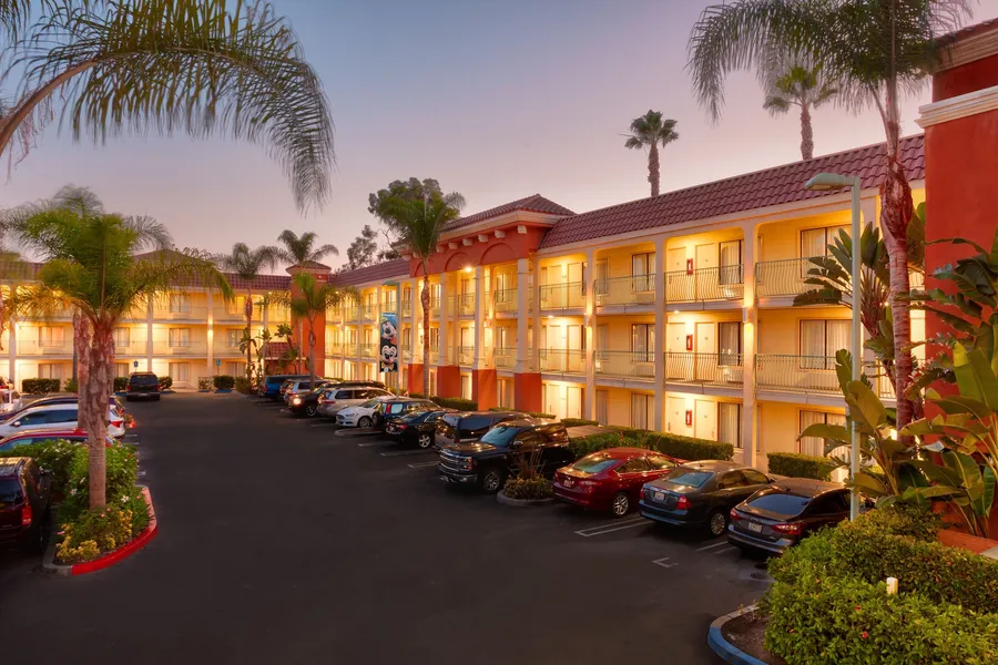 Cortona Inn & Suites Anaheim Resort hotel detail image 6