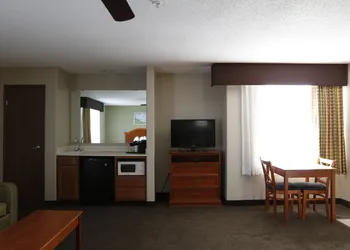 Baymont by Wyndham Rockford hotel thumbnail 4