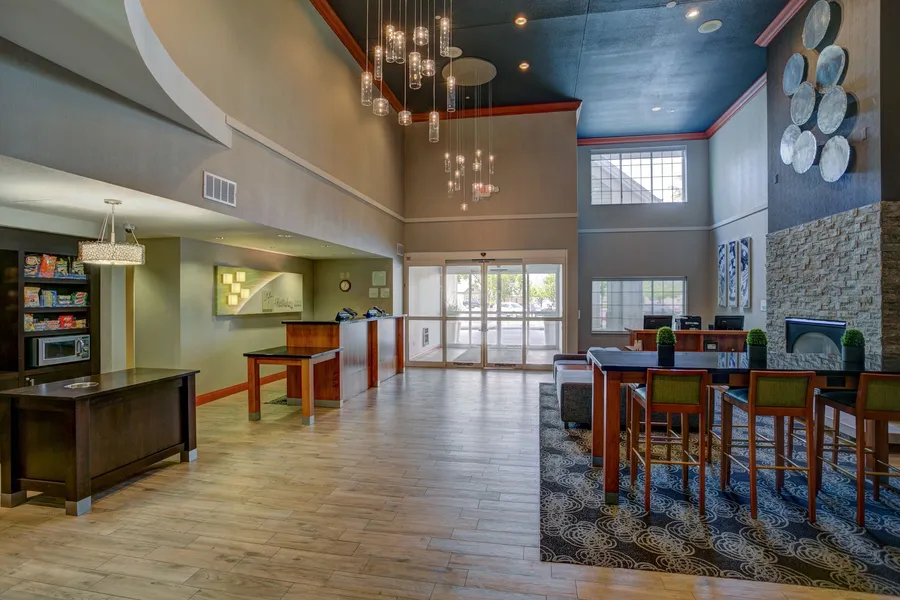 Holiday Inn Hotel & Suites-Milwaukee Airport by IHG hotel detail image 2