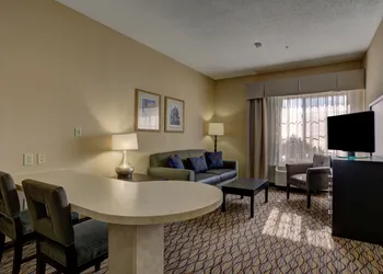 Holiday Inn Hotel & Suites-Milwaukee Airport by IHG hotel thumbnail 3