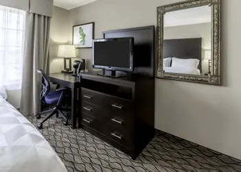 Holiday Inn Hotel & Suites-Milwaukee Airport by IHG hotel thumbnail 5