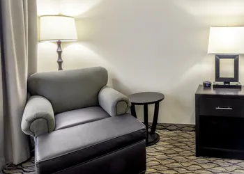 Holiday Inn Hotel & Suites-Milwaukee Airport by IHG hotel thumbnail 6