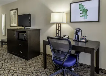 Holiday Inn Hotel & Suites-Milwaukee Airport by IHG hotel thumbnail 7