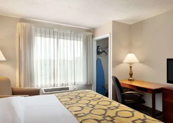 Baymont by Wyndham Springfield I-44 hotel thumbnail 8