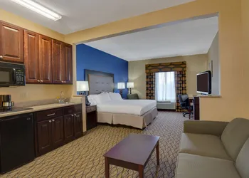 Holiday Inn Express Tower Center by IHG hotel thumbnail 7