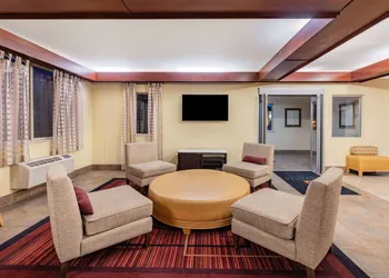La Quinta Inn & Suites by Wyndham Helena hotel thumbnail 3