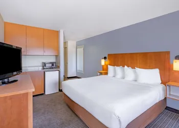 La Quinta Inn & Suites by Wyndham Helena hotel thumbnail 5