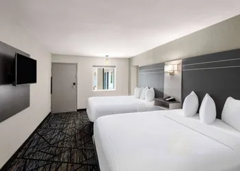 Baymont by Wyndham Dothan hotel thumbnail 6