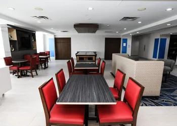 Holiday Inn Express : Hillsboro I-35 by IHG hotel thumbnail 2