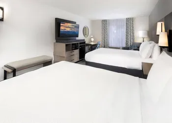La Quinta Inn & Suites by Wyndham Downtown Asheville hotel thumbnail 5